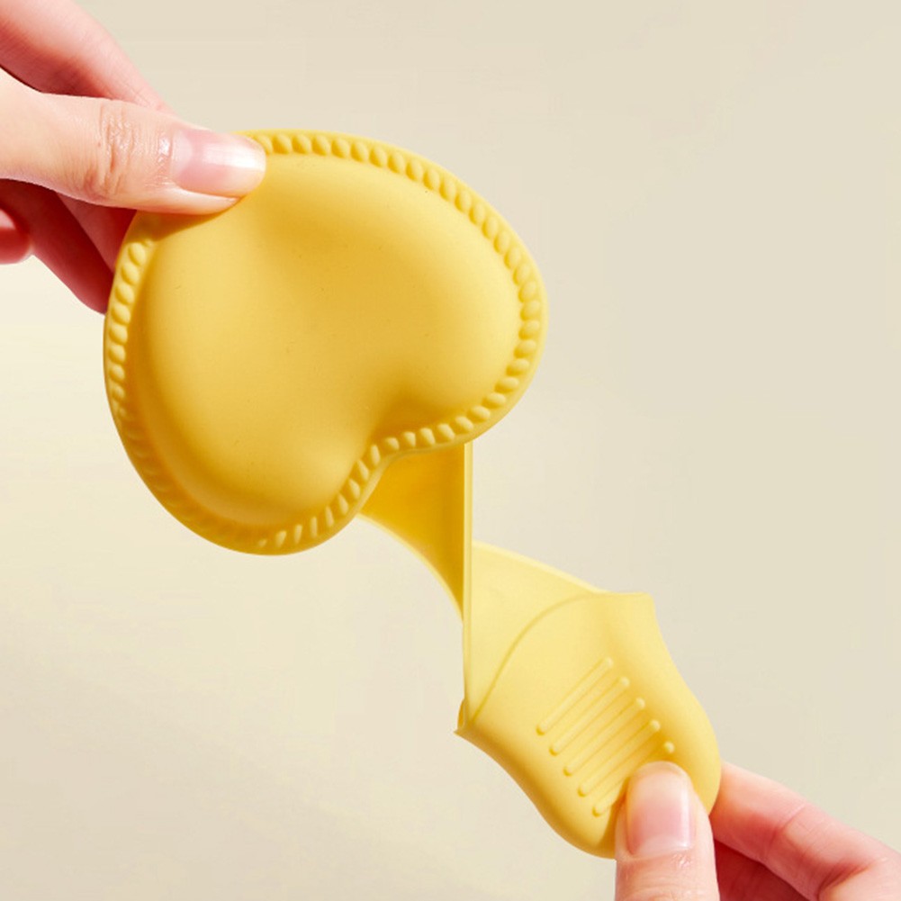 Convenient and Practical Oven Mitts Slip Resistant and Heat Insulation