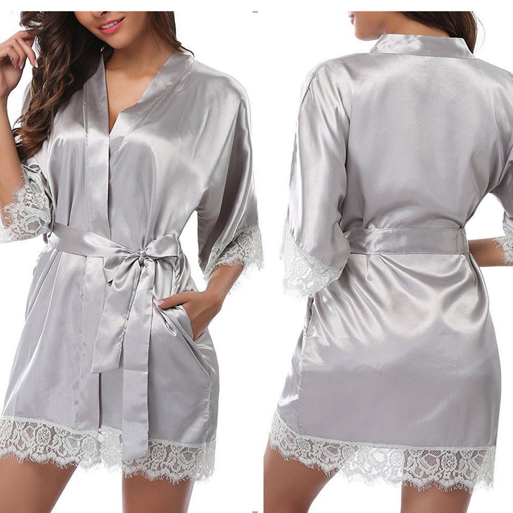 Sophisticated Women's Ice Silk Sleepwear Featuring a Stunning Lace Design - Bild 13 von 17