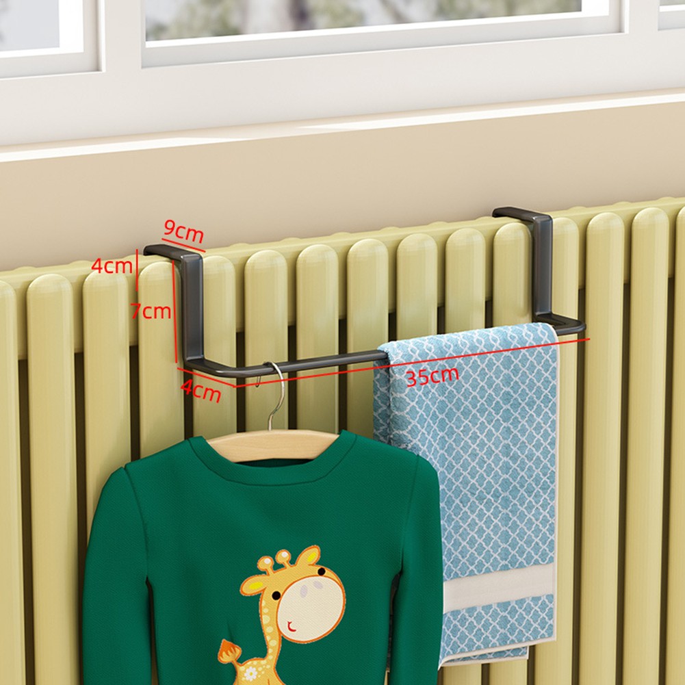 Porte-serviettes et remise vêtements design fonctionnel utilisation pratique à la mai