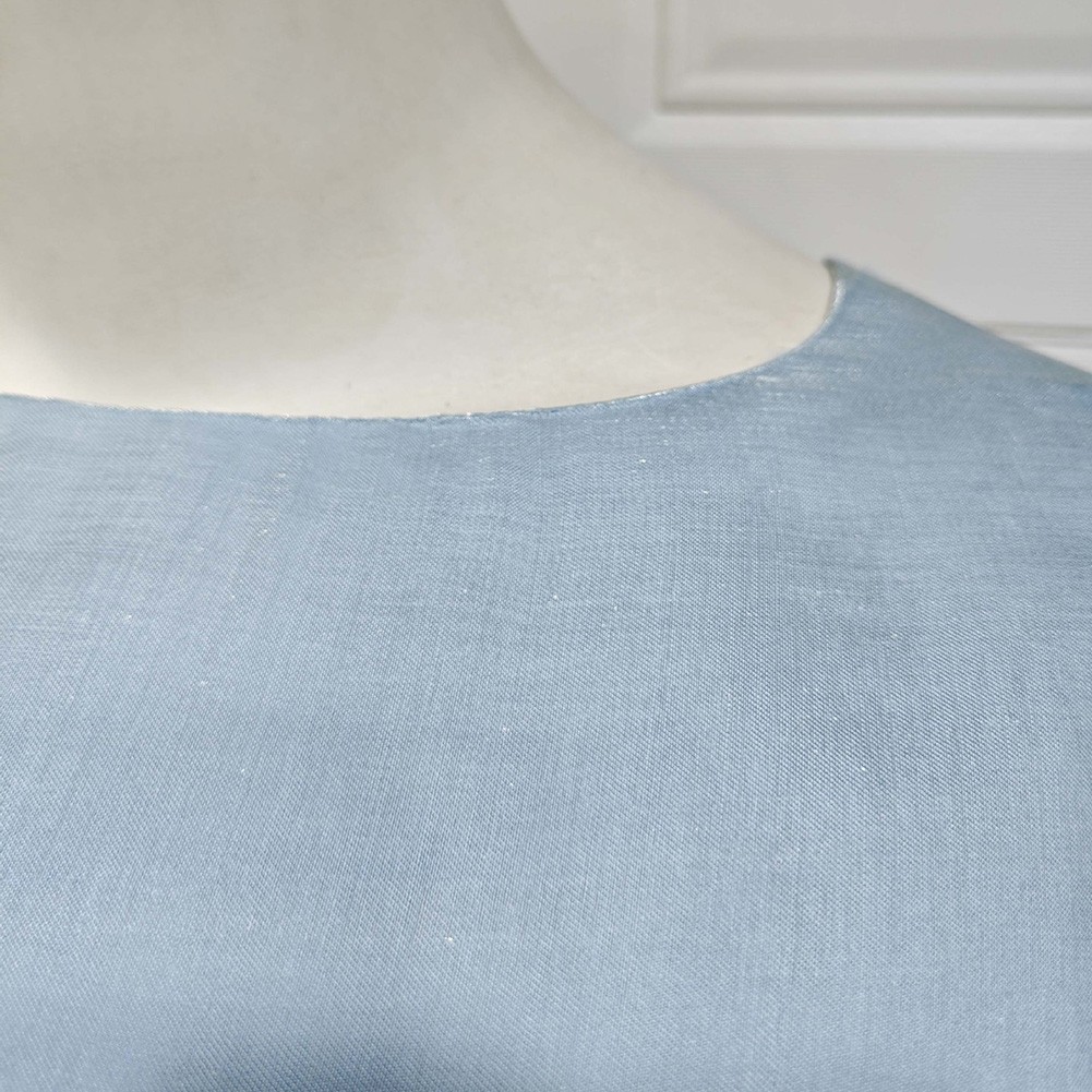 Robe longue femme élégante en vendu tissu soyeux idéale pour les vêtements de tous