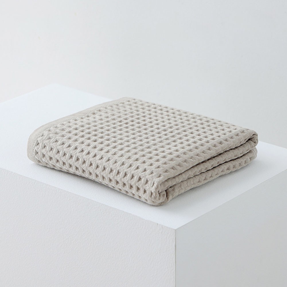 Juego de tres toallas de baño con diseño de gofre hechas de algodón suave y ligero - Imagen 20 de 38