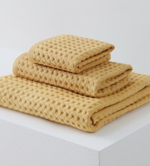 Juego de tres toallas de baño con diseño de gofre hechas de algodón suave y ligero - Imagen 22 de 38