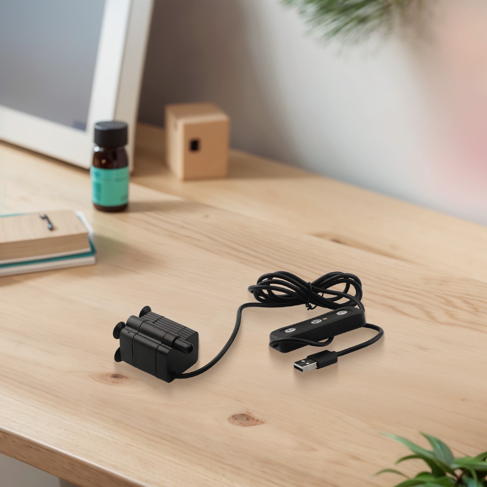 Pompe de fontaine mini USB efficace débit 120L/H avec conception facile liquidation dentretien