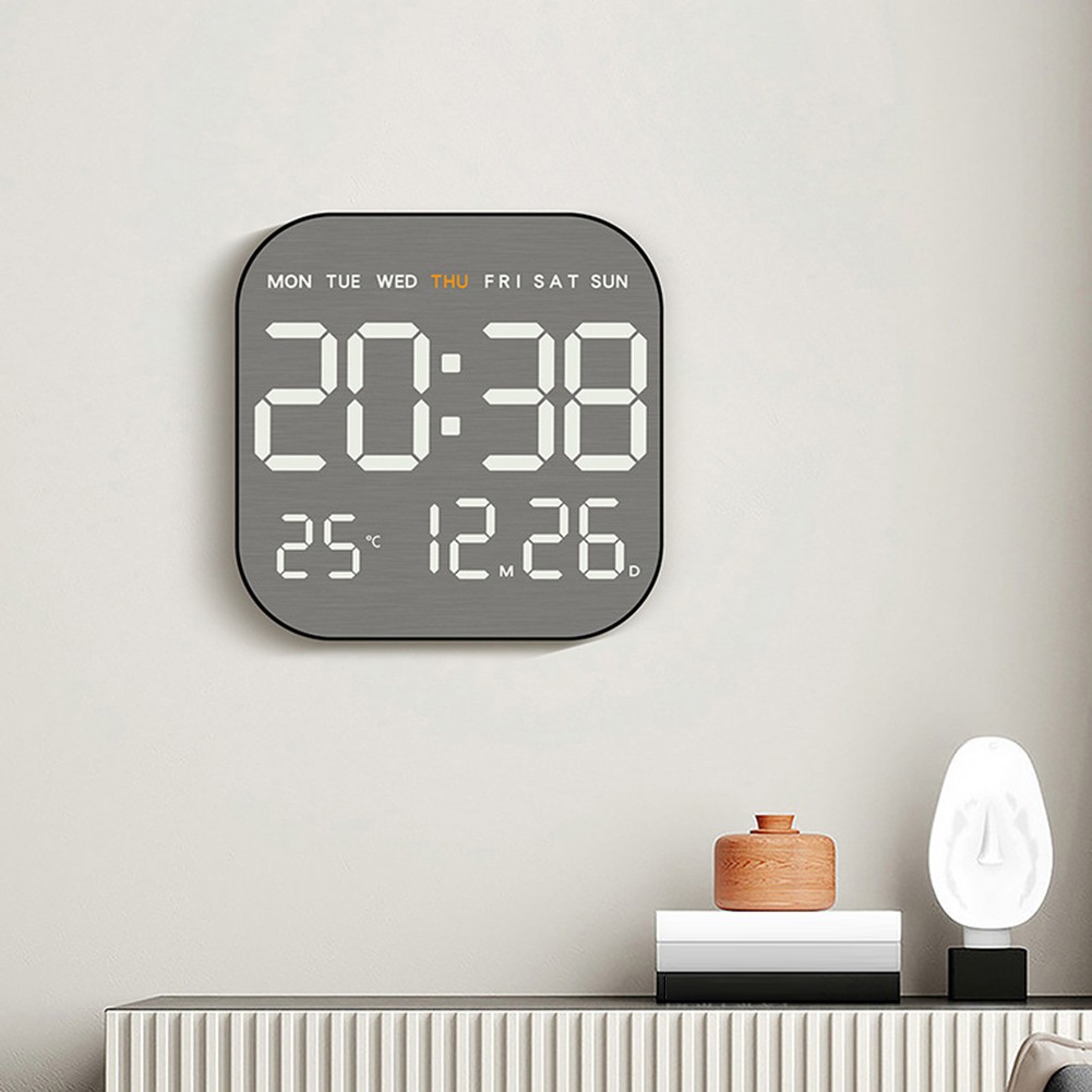 Aesthetic Wall Clock Combining Functionality and Stylish Design Elements