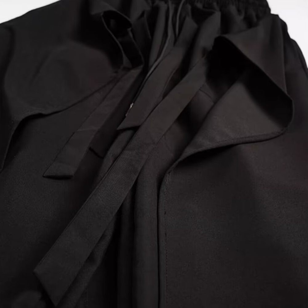 Moderne Herrenhose mit weitem Bein in klassischem Schwarz für den Alltag - Bild 39 von 72