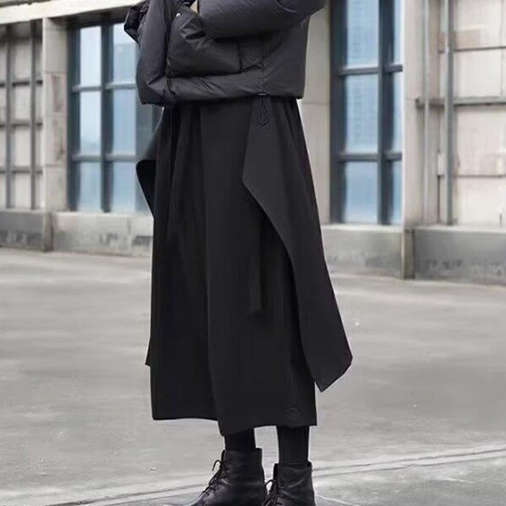 Moderne Herrenhose mit weitem Bein in klassischem Schwarz für den Alltag - Bild 34 von 72