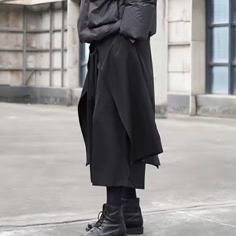 Moderne Herrenhose mit weitem Bein in klassischem Schwarz für den Alltag - Bild 21 von 72