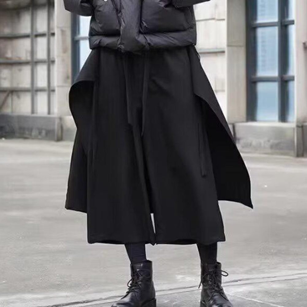 Moderne Herrenhose mit weitem Bein in klassischem Schwarz für den Alltag - Bild 22 von 72