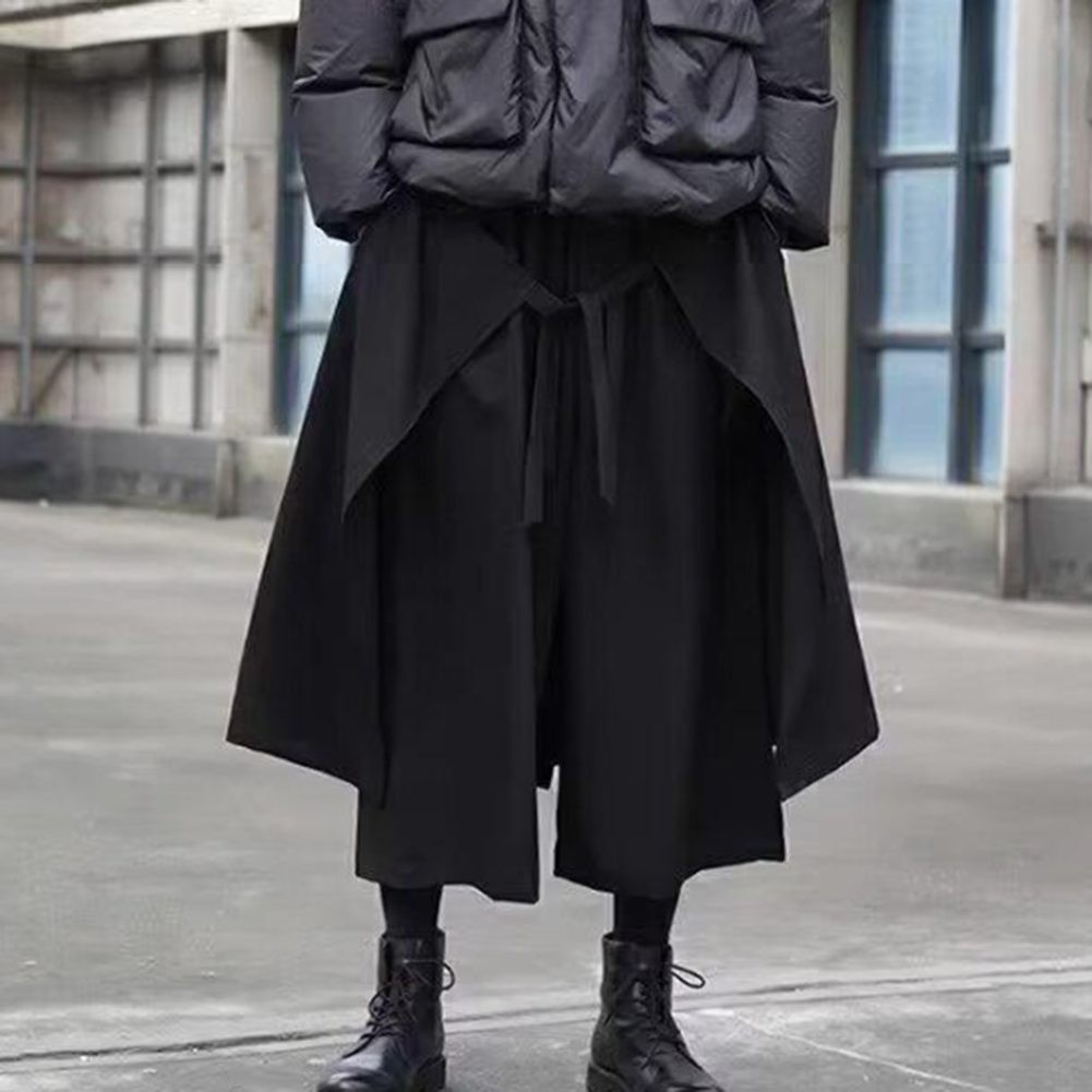 Moderne Herrenhose mit weitem Bein in klassischem Schwarz für den Alltag - Bild 18 von 72