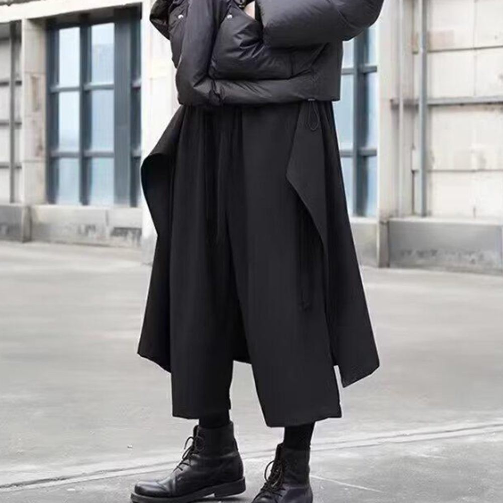 Moderne Herrenhose mit weitem Bein in klassischem Schwarz für den Alltag - Bild 23 von 72