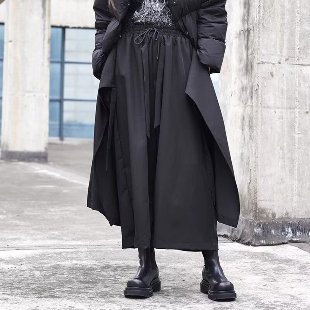 Moderne Herrenhose mit weitem Bein in klassischem Schwarz für den Alltag - Bild 29 von 72