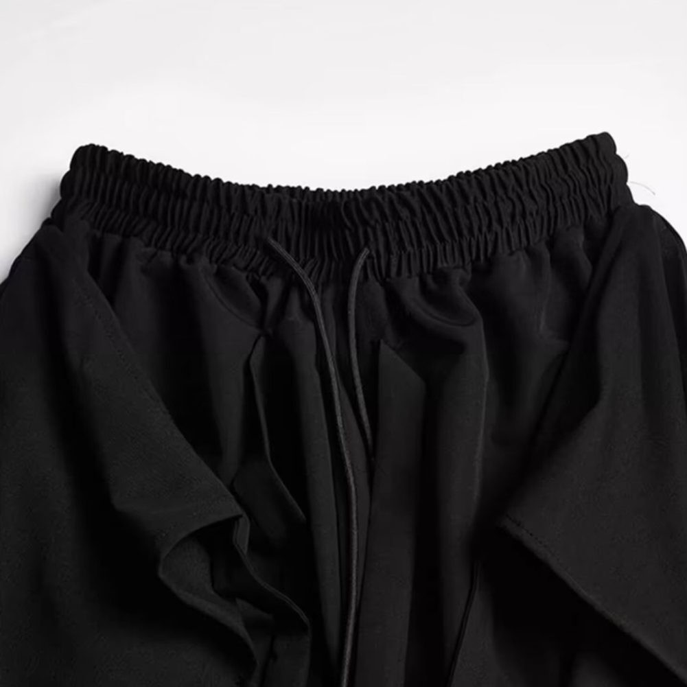Moderne Herrenhose mit weitem Bein in klassischem Schwarz für den Alltag - Bild 17 von 72