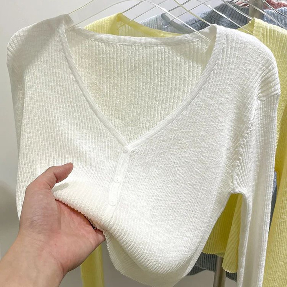 Leichtes Strick T-Shirt mit V-Ausschnitt für Damen in Unifarben für den Sommer - Bild 14 von 23