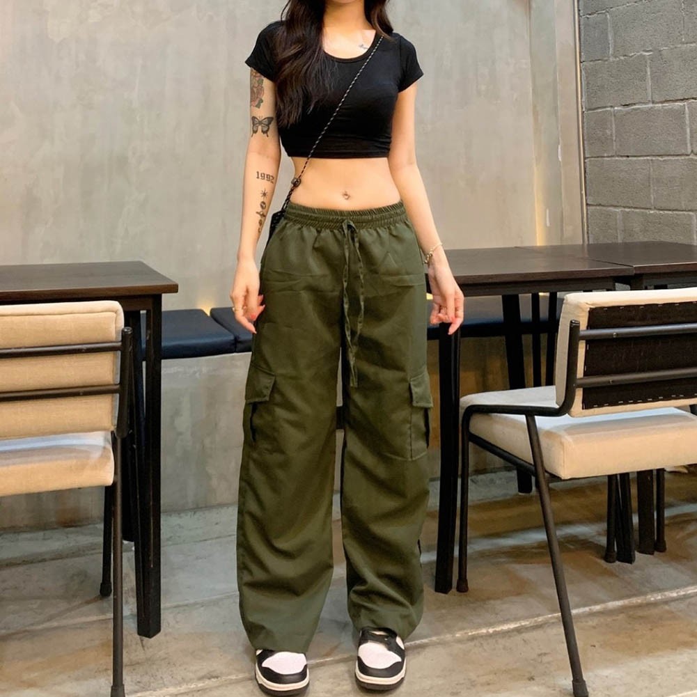 Pantalone cargo donna casual vita alta con gamba dritta e tasche laterali - Foto 13 di 16