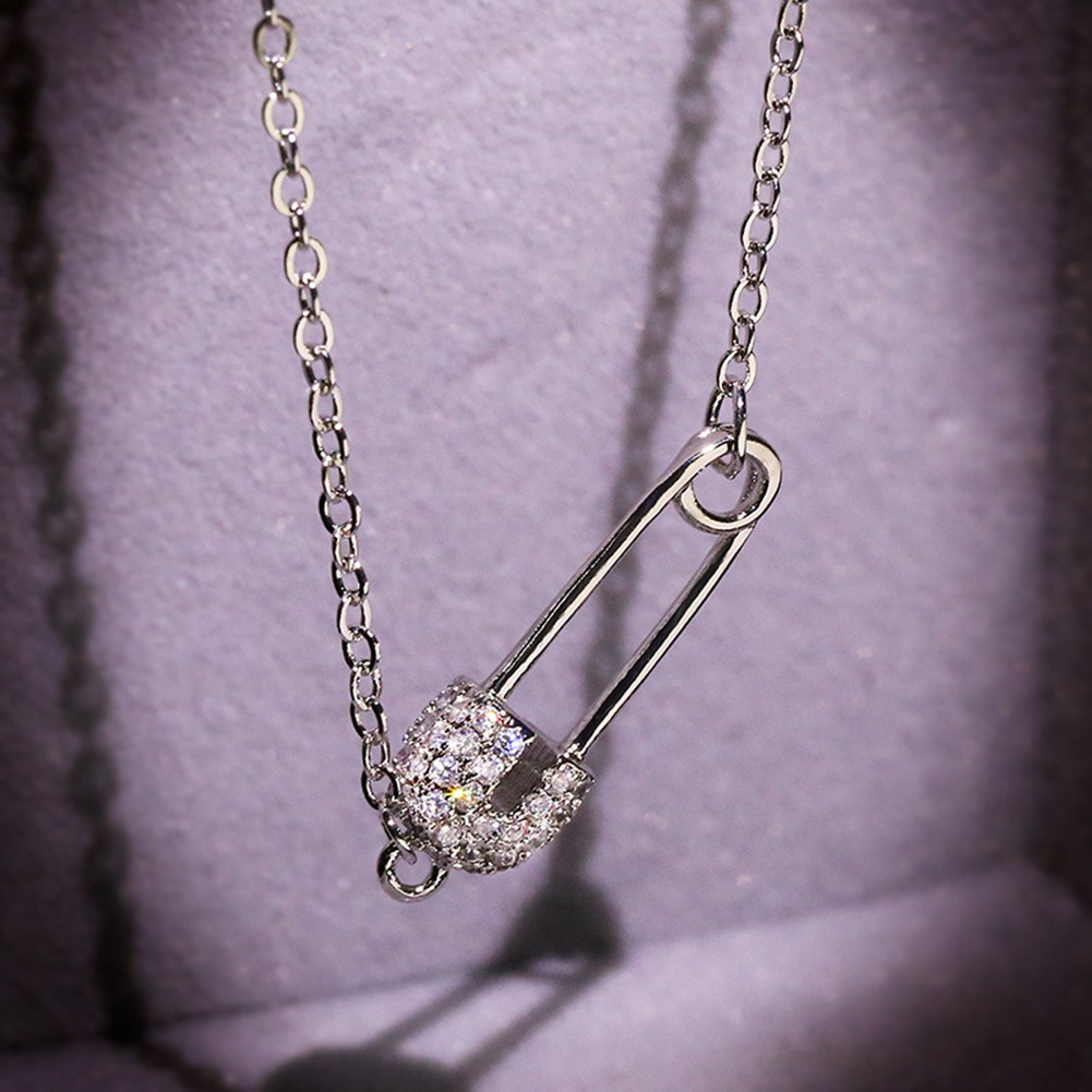 Glamorous Women's Pendant Necklace with Unique Features and Chic Appeal - Picture 4 of 6