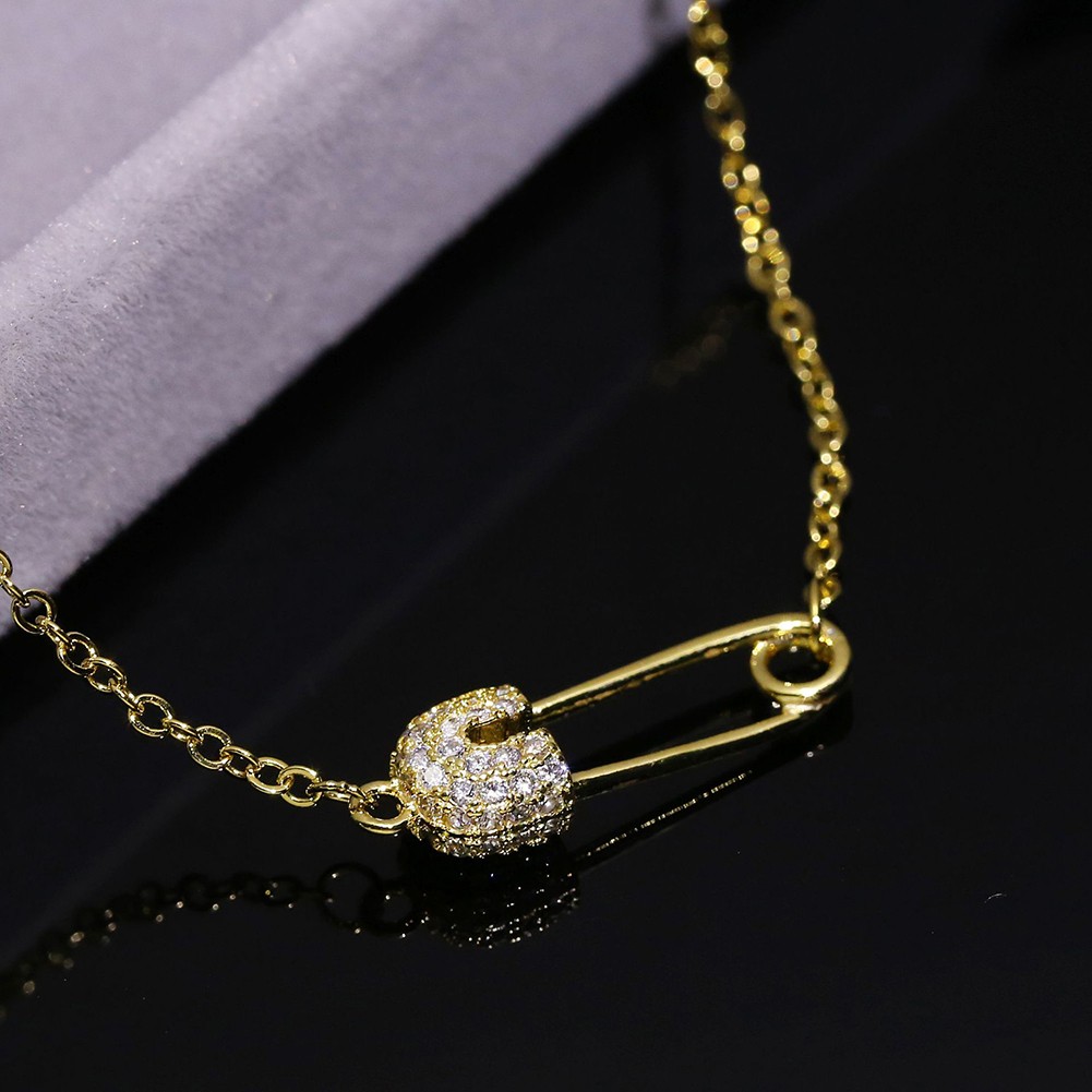 Glamorous Women's Pendant Necklace with Unique Features and Chic Appeal - Picture 5 of 6