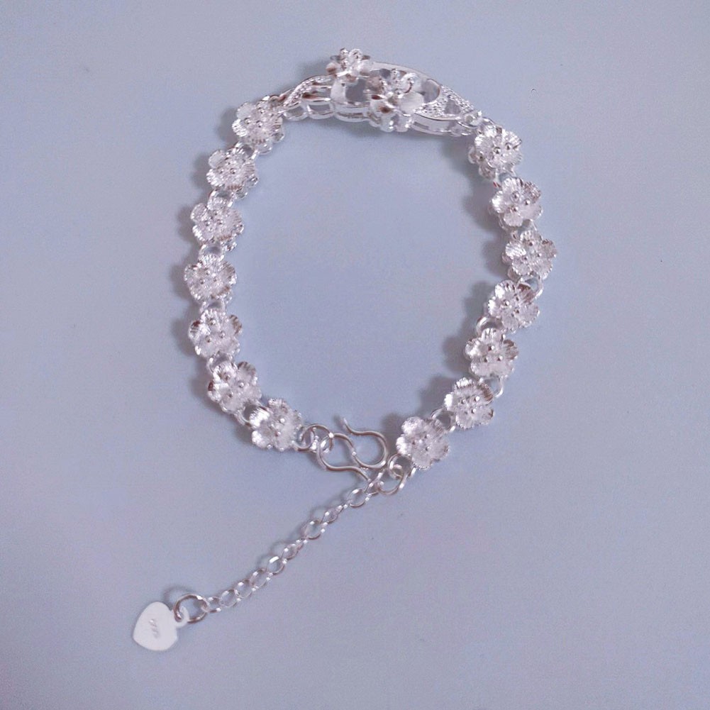 Lustrous Alloy Bracelets for For women Stylish Retro Design with Adjustability