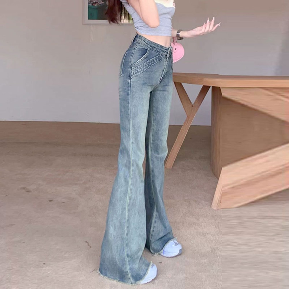 Raffinierte Damen High Waist Jeans mit Schlagschnitt für die Alltagsmode - Bild 17 von 37