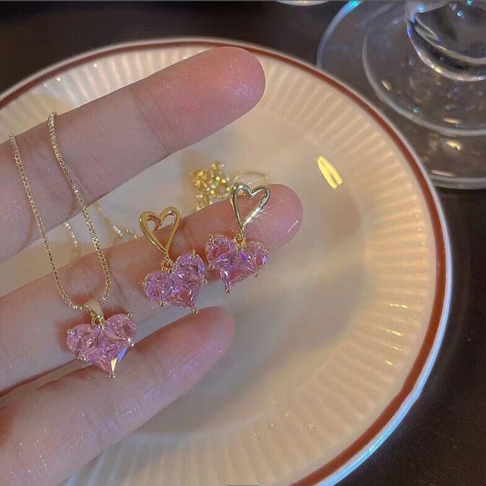 Distinctive Pink Diamond Jewelry Set Perfect for Gifting on Any Occasion