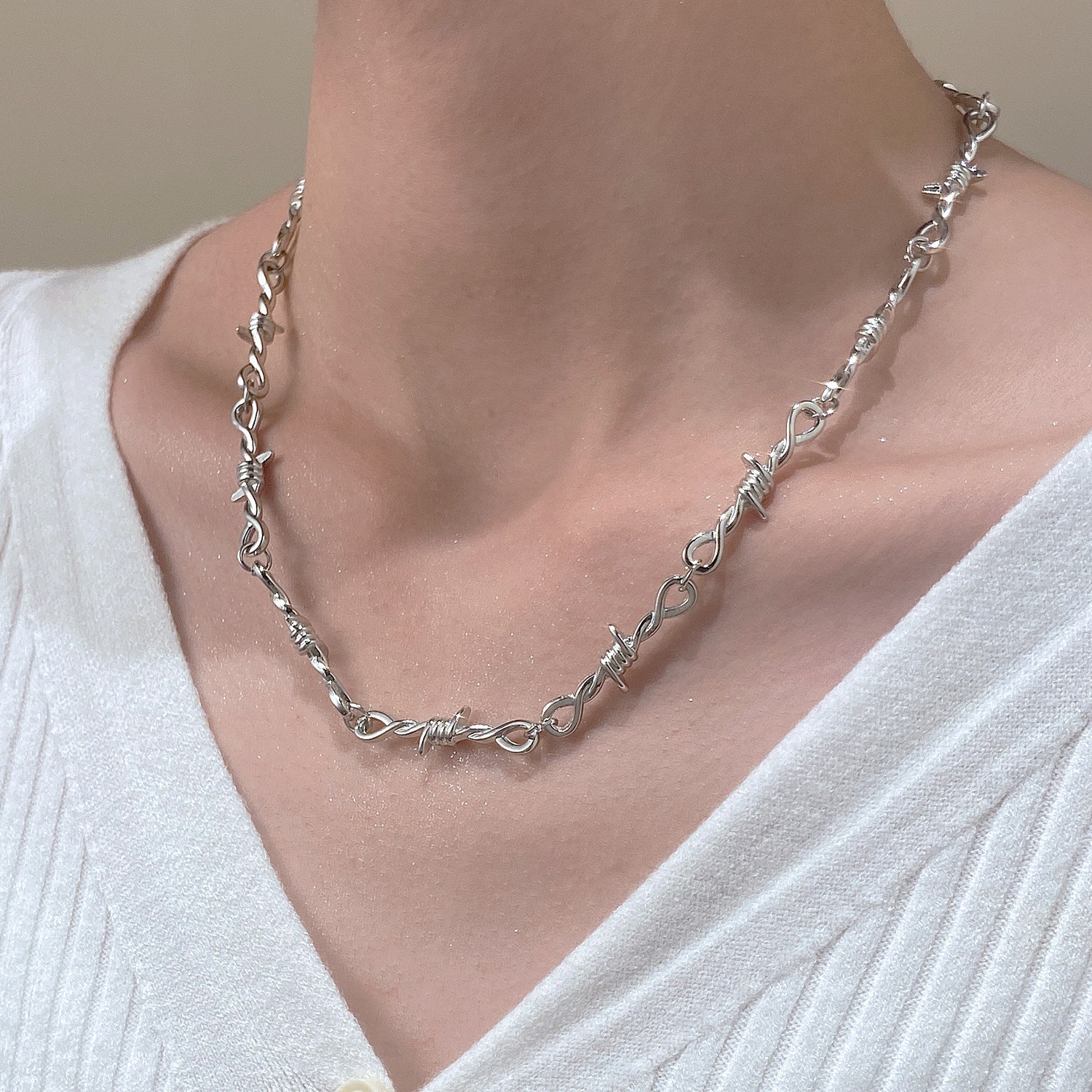 Unique Textured Chain Necklace Featuring Detachable Decorative Elements - Picture 44 of 47