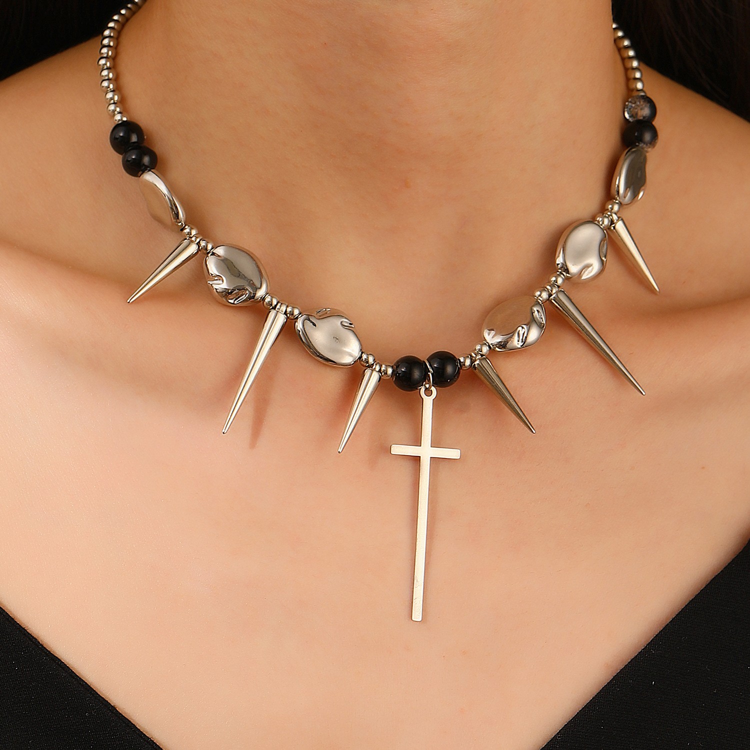 Unique Textured Chain Necklace Featuring Detachable Decorative Elements - Picture 14 of 47