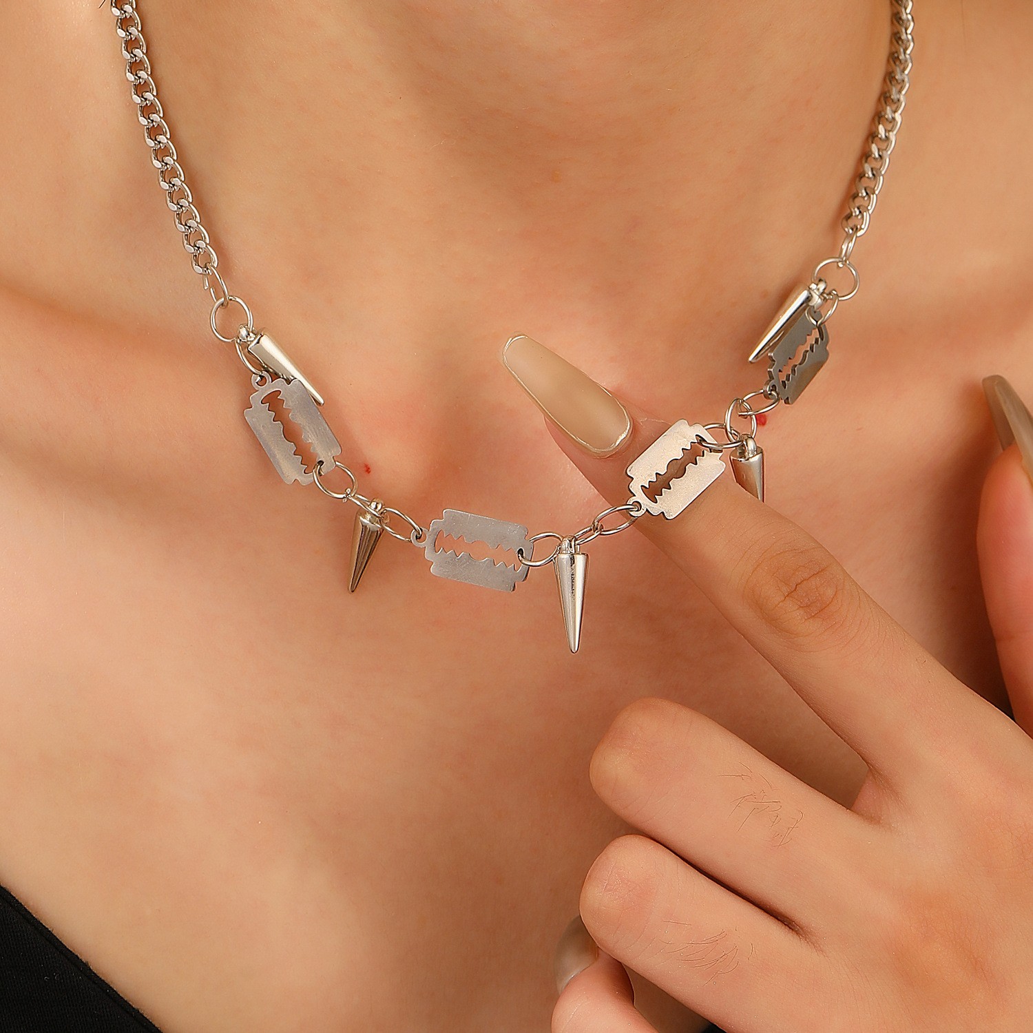 Unique Textured Chain Necklace Featuring Detachable Decorative Elements - Picture 15 of 47