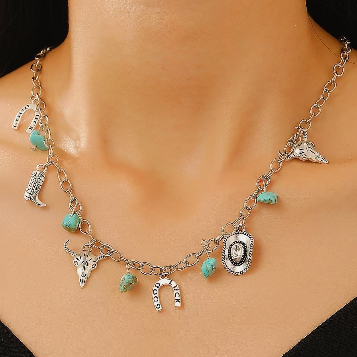 Unique Textured Chain Necklace Featuring Detachable Decorative Elements - Picture 30 of 47