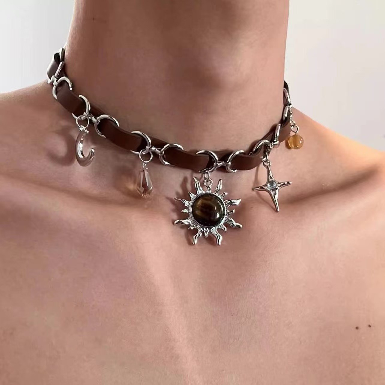 Unique Textured Chain Necklace Featuring Detachable Decorative Elements - Picture 23 of 47
