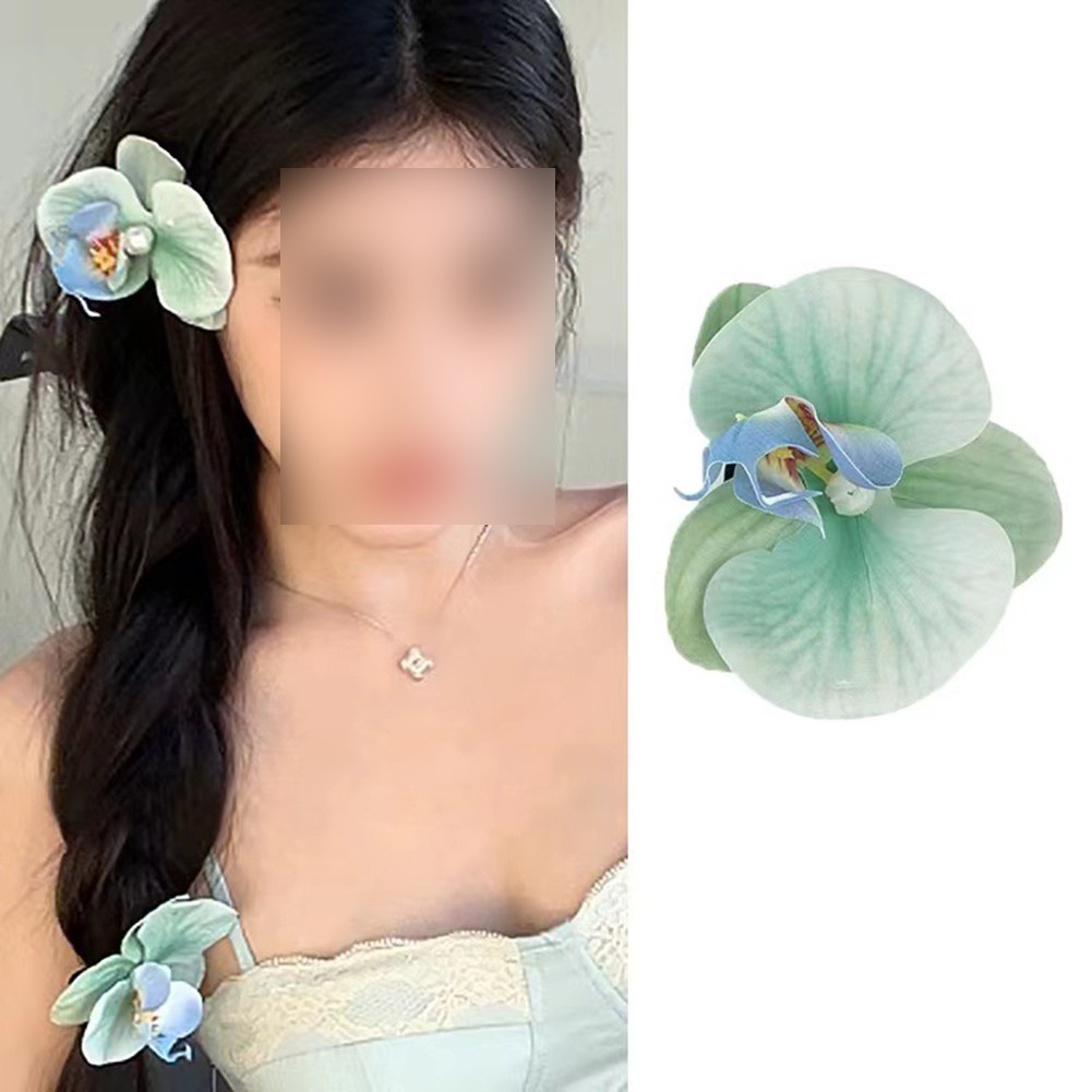 Sophisticated Hair Accessory Delicate Fabric in a Charming Floral Style
