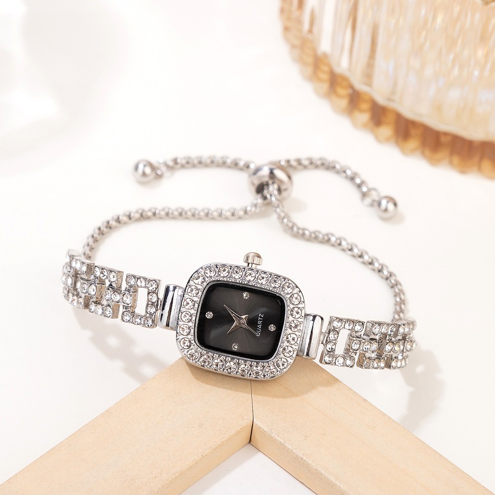 Aesthetic Women's Quartz Watch with Striking Design Ideal for Every Occasion