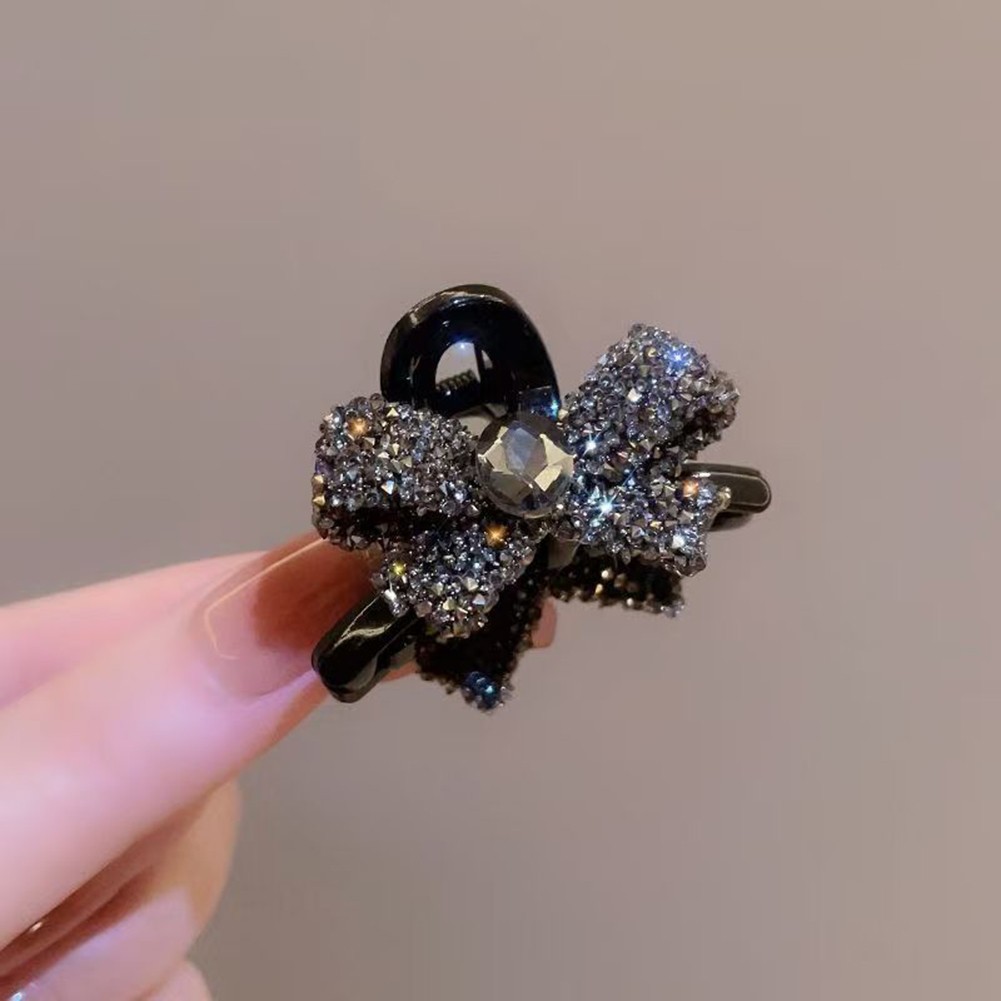 Stylish Claw Clip with Elegant Rhinestone Detail Perfect for Any Occasion