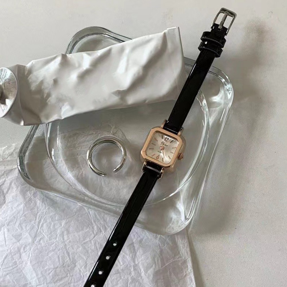 Distinctive Women's Watch in Retro Design for Fashion and Functionality - Picture 13 of 17