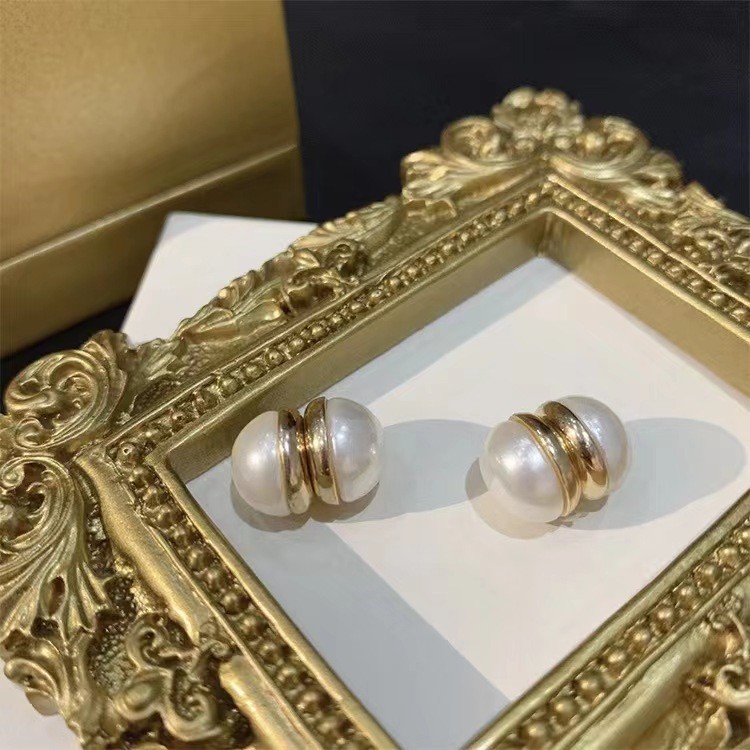 Lightweight Magnetic Pearl Ear Clips for Sensitive Ears Comfortable Wear - Picture 13 of 23