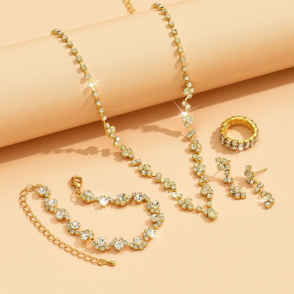 Chic Jewelry Set with Claw Chain Necklace Earrings and Bracelet for Women