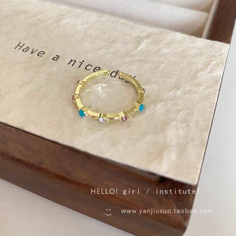 Fashionable Adjustable Ring with Stunning Dual Mode Gradient Soft Stones