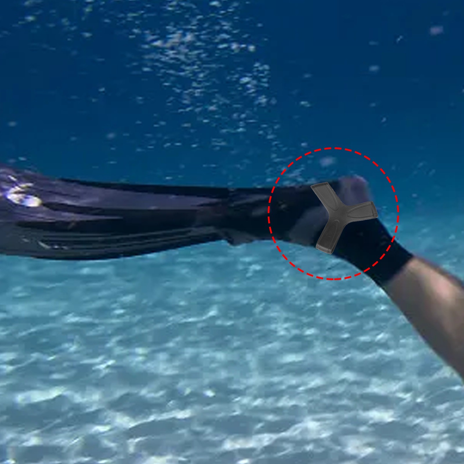 Comfortable and Secure Silicone Flipper Fixation with Triangular Support