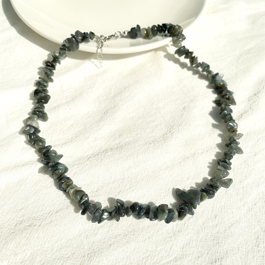 Collier coloré aspect élégant bijoux accessoire outlet de mode pour tenues décontra