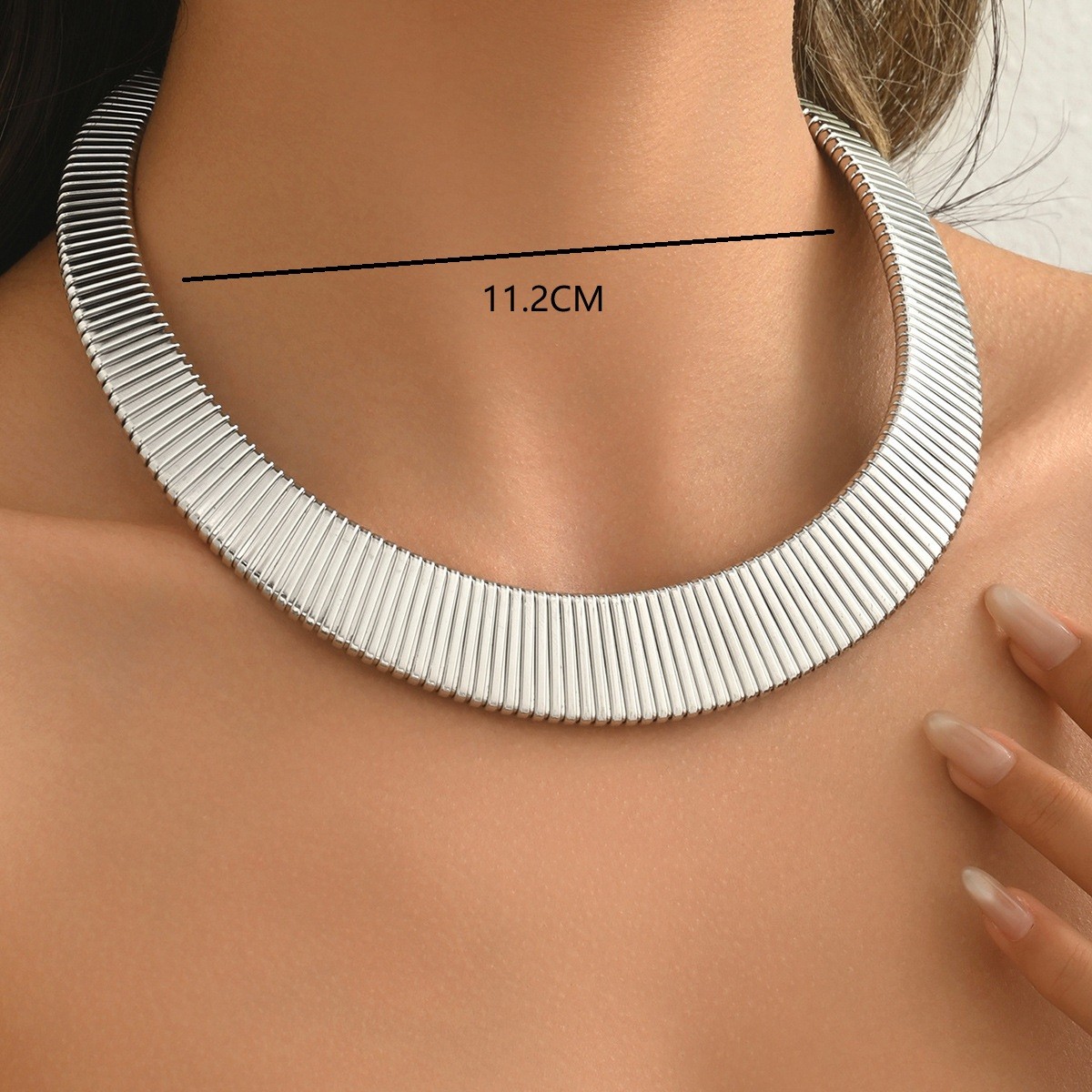 Sophisticated Striped Collar Necklace with Lightweight Comfort for All Day Wear - Picture 14 of 14