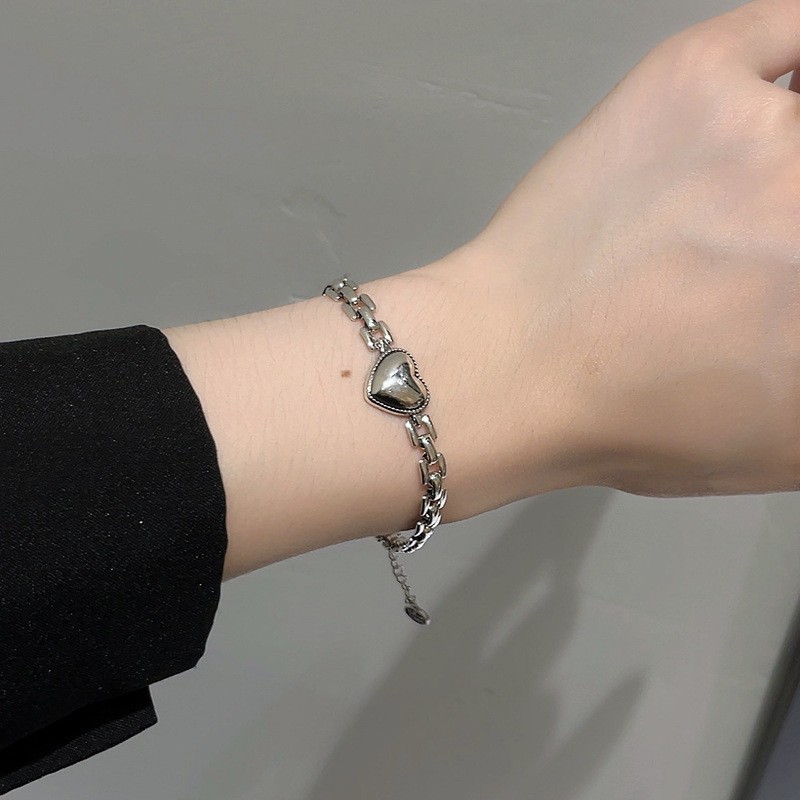 Sleek Gold Heart Bracelet for Women Perfect Minimalist Fashion Accessory - Picture 14 of 14