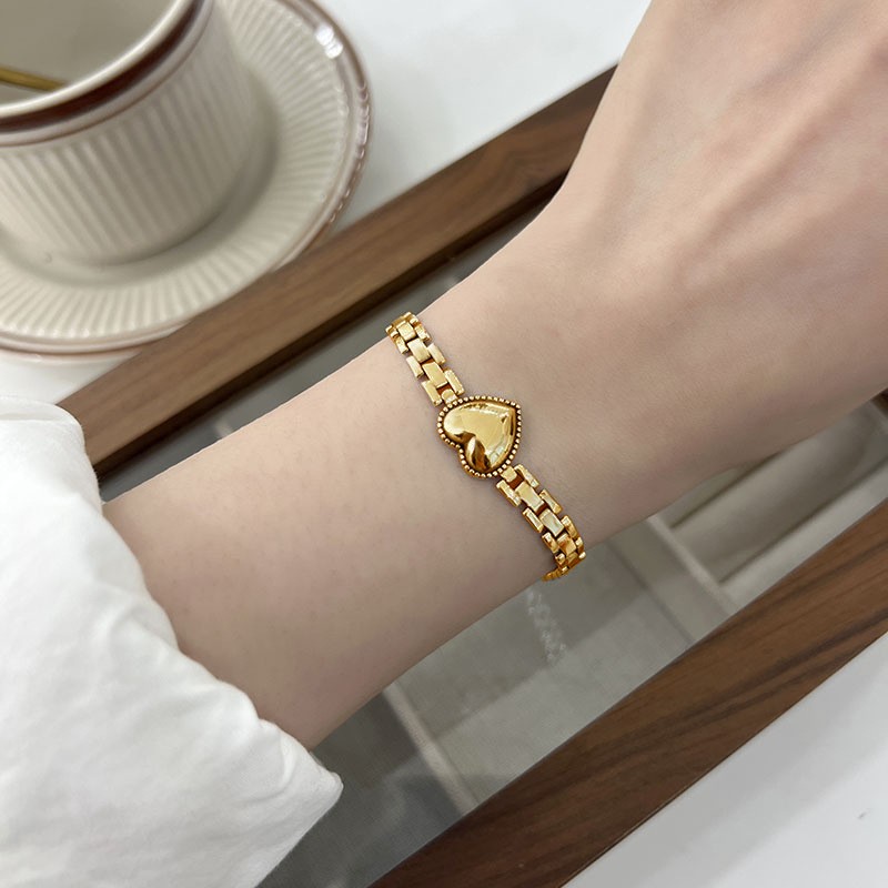 Sleek Gold Heart Bracelet for Women Perfect Minimalist Fashion Accessory - Picture 13 of 14