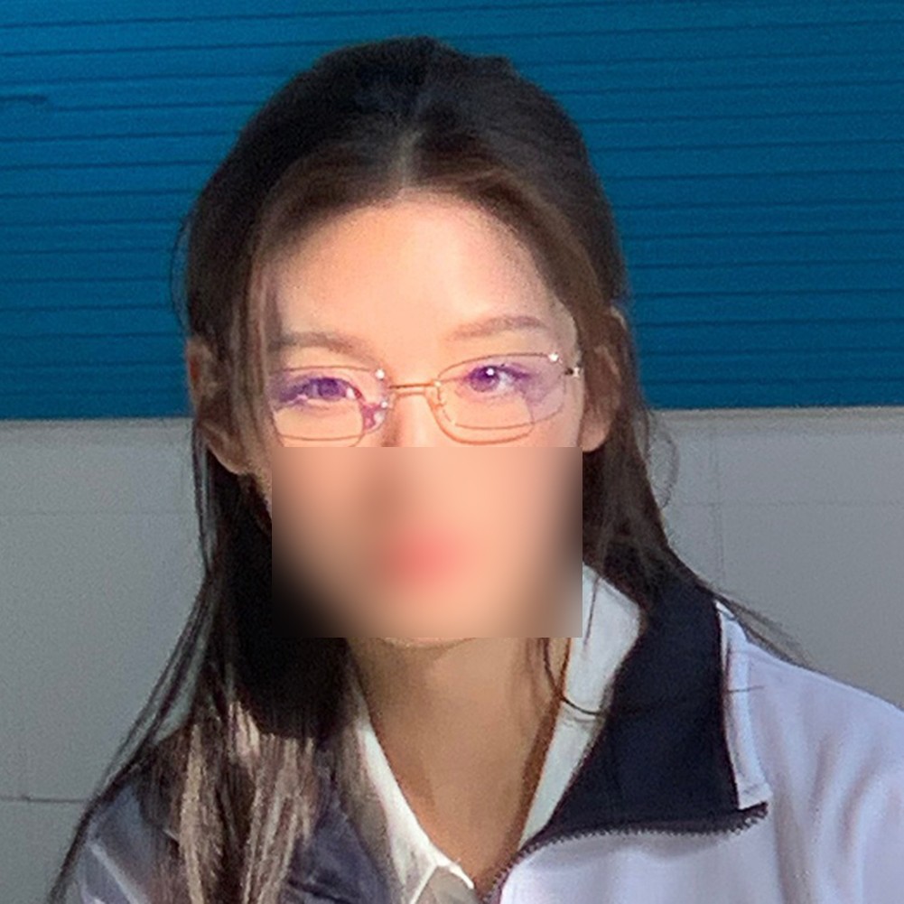 Fashion Forward Rectangular Eyeglass Frames Suitable for Office and Gaming - Zdjęcie 8 z 13