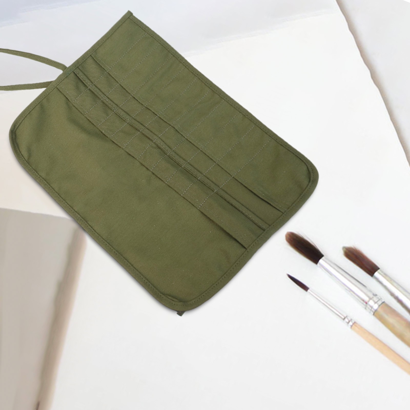 Functional Paintbrush and Pencil Storage Bag for Creative Professionals