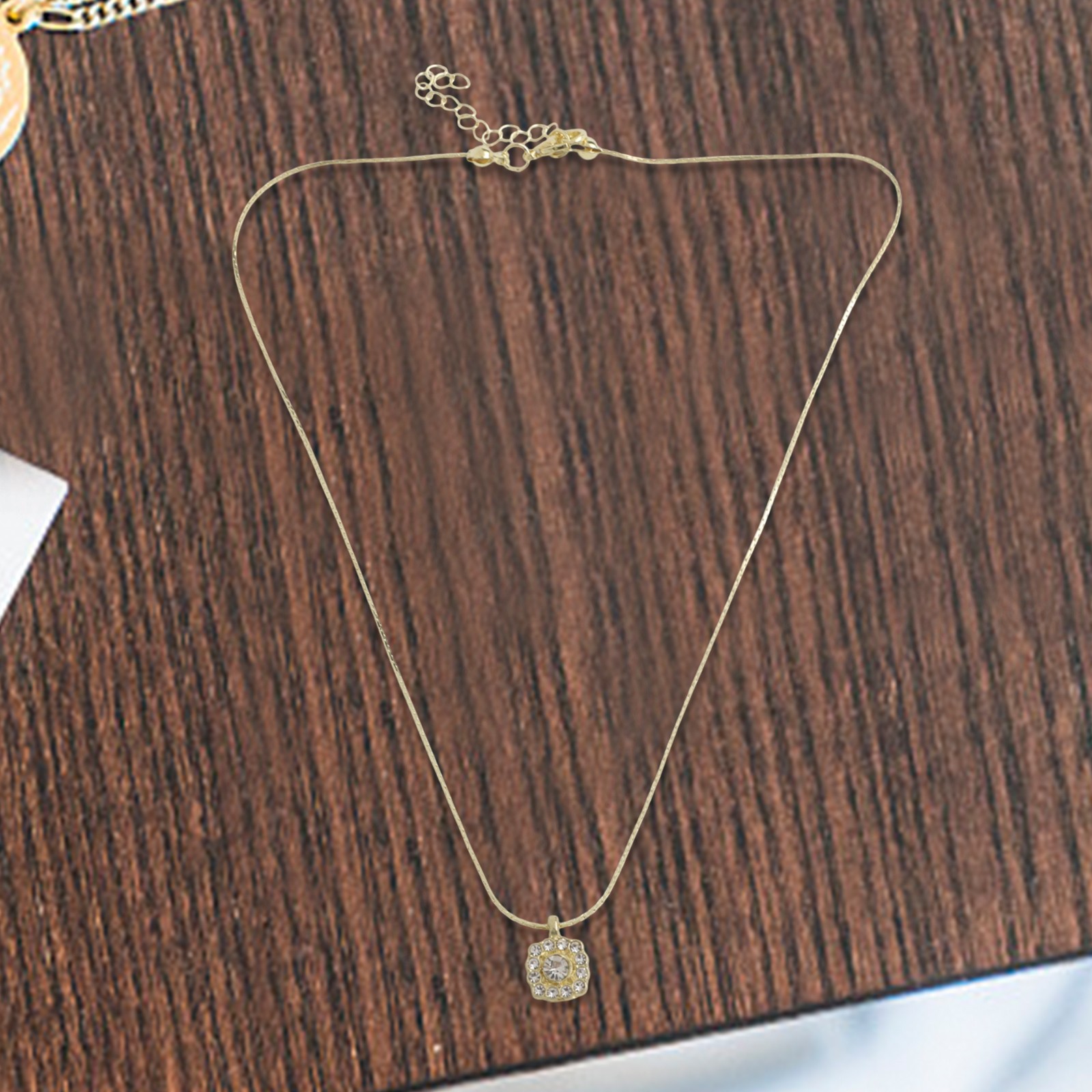 Elegant Mixed Material Necklace with Shimmering Diamonds for Everyday Wear - Picture 15 of 15