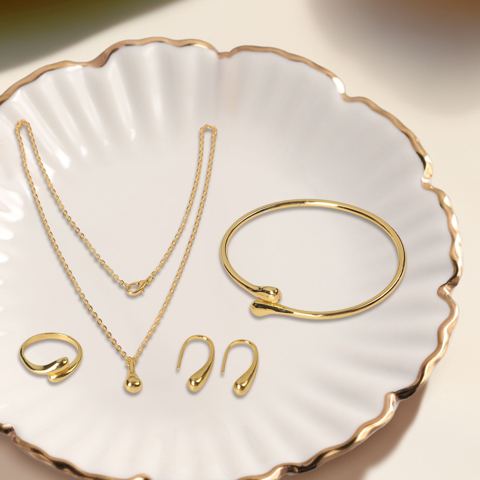 Sophisticated Jewelry Set with Water Drop Design and Quality Material Choices