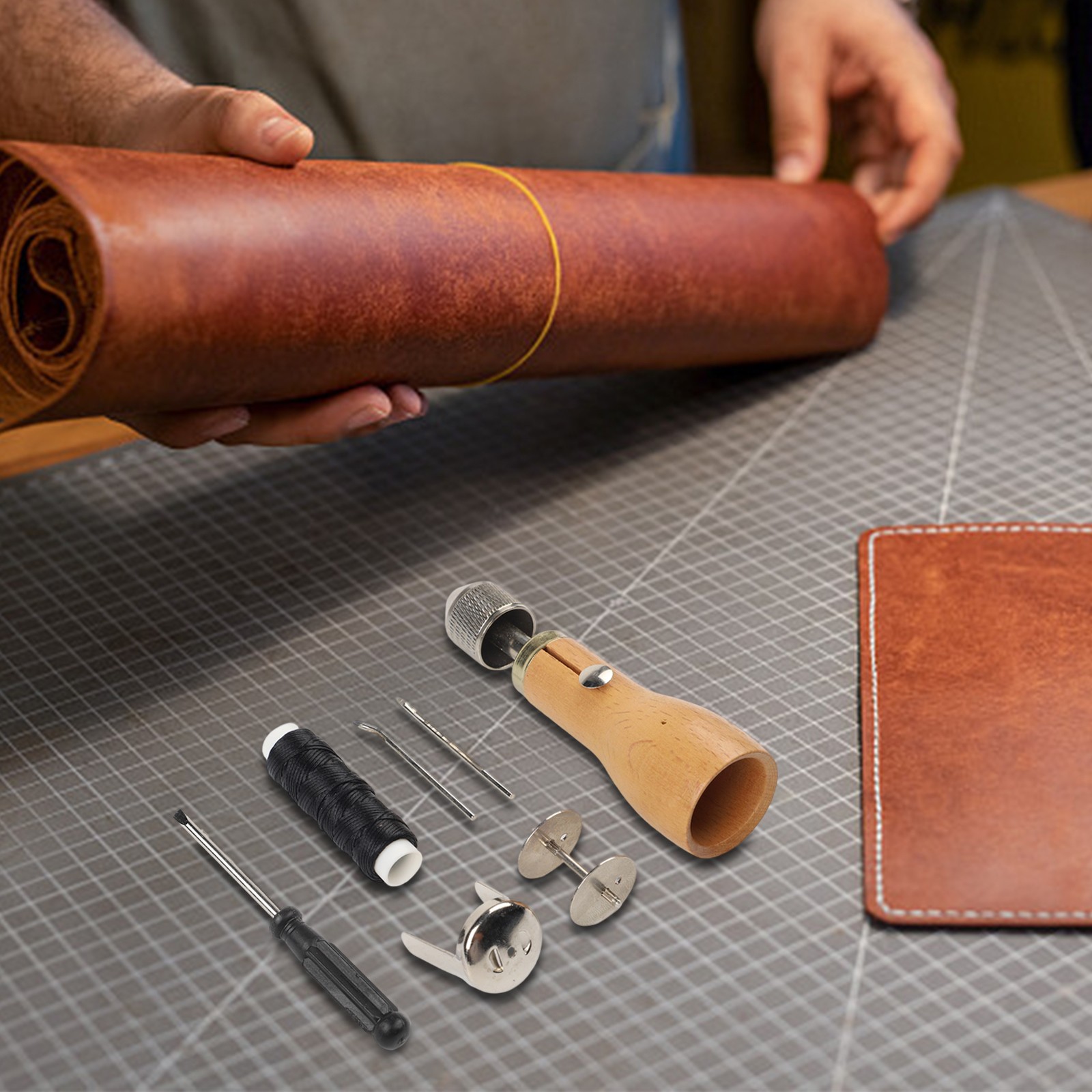 Convenient Leather Sewing Machine with Built in Needle for Heavy Fabrics