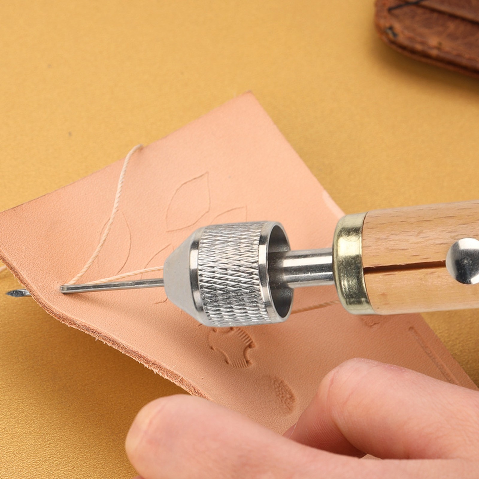 Convenient Leather Sewing Machine with Built in Needle for Heavy Fabrics