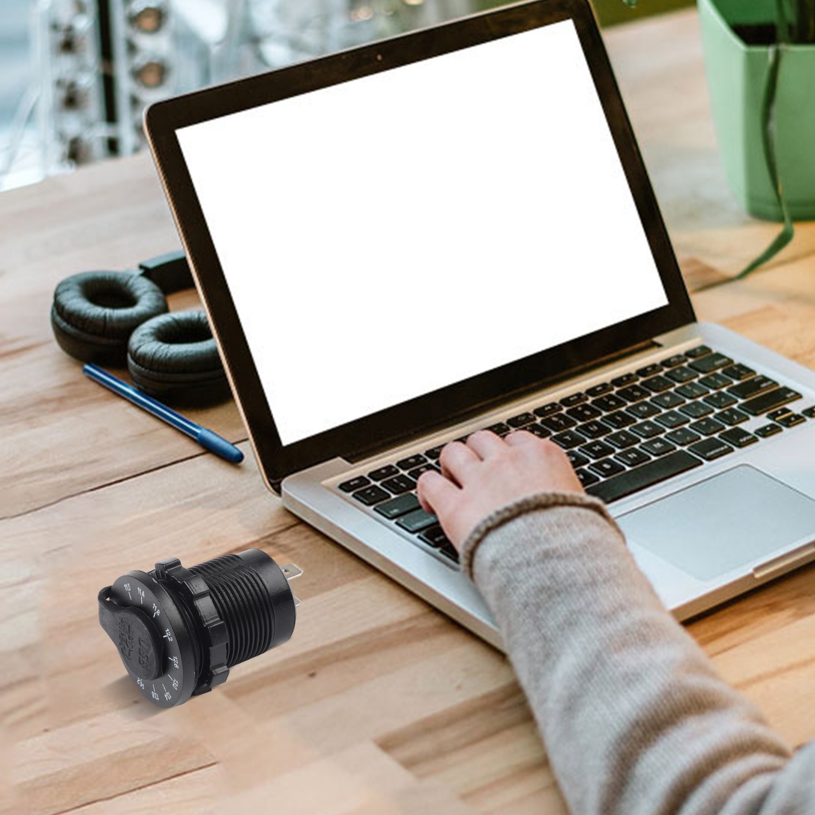 Robust 45W Charger Socket Featuring User Controlled LED Voltmeter Display