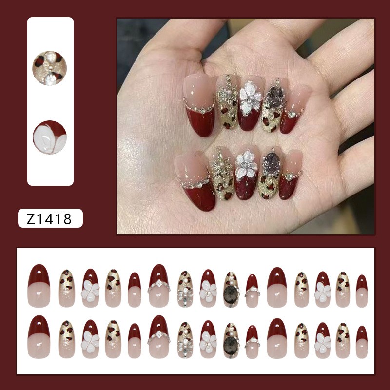 Glitter False Nails with Cat Eye Optical Effect and 3D Flower Embossment